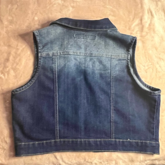 Suzy Sheir Distressed Jean Vest - Picture 4 of 4